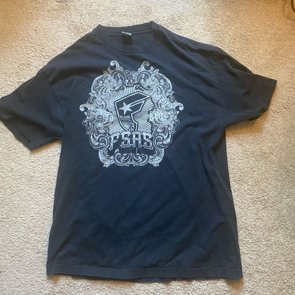 FSAS famous stars and stripes travis barker Y2K black logo Tshirt size S